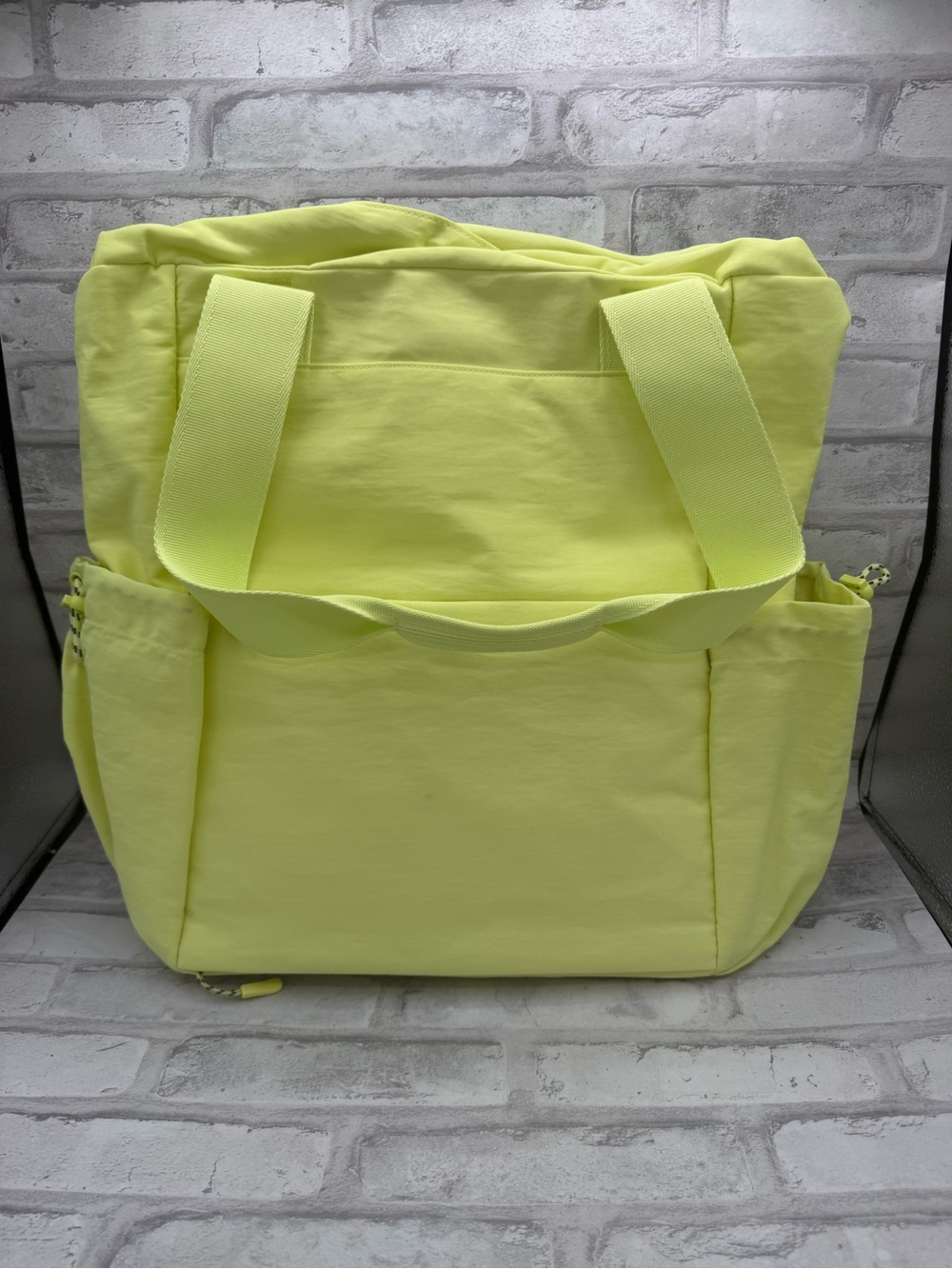 BEIS The Sport Tote In Limone - Picture 9 of 10
